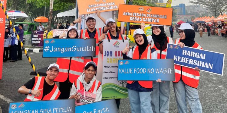 8 students become ‘Hero Kebersihan’ for food waste prevention campaign